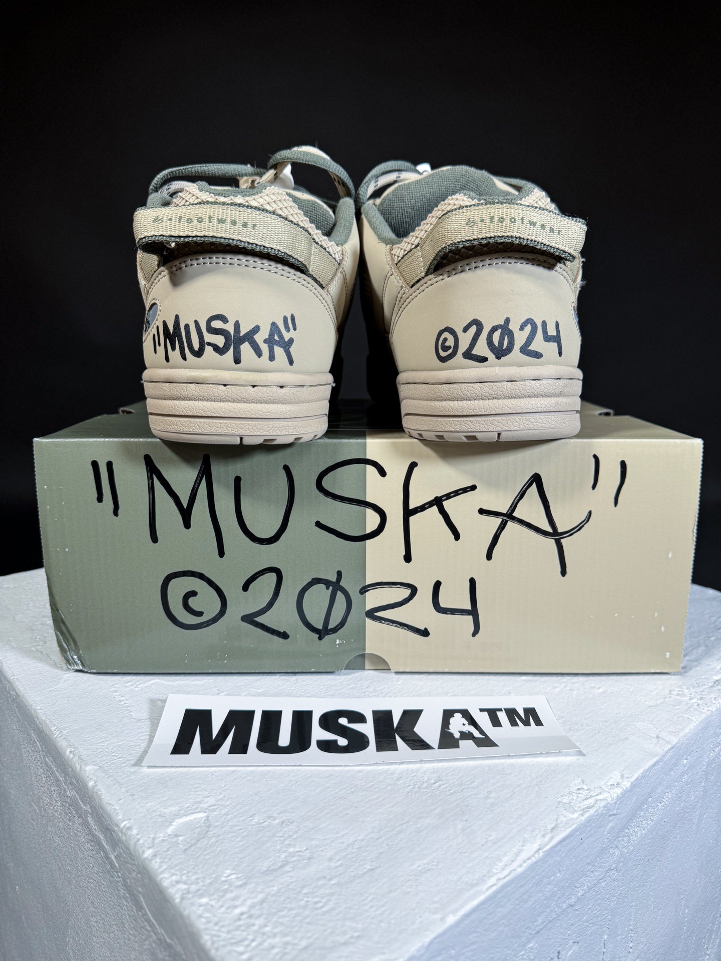 MUSKA x ES - TAN / OLIVE - SIGNED* (WHITE CORD  LOCK)