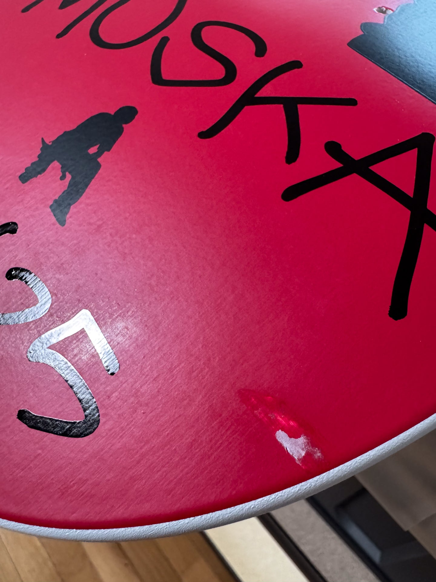 MUSKA™ - DAMAGED! SECONDS* CLASSIC - OG [RED TAIL] - 8.5" - SIGNED