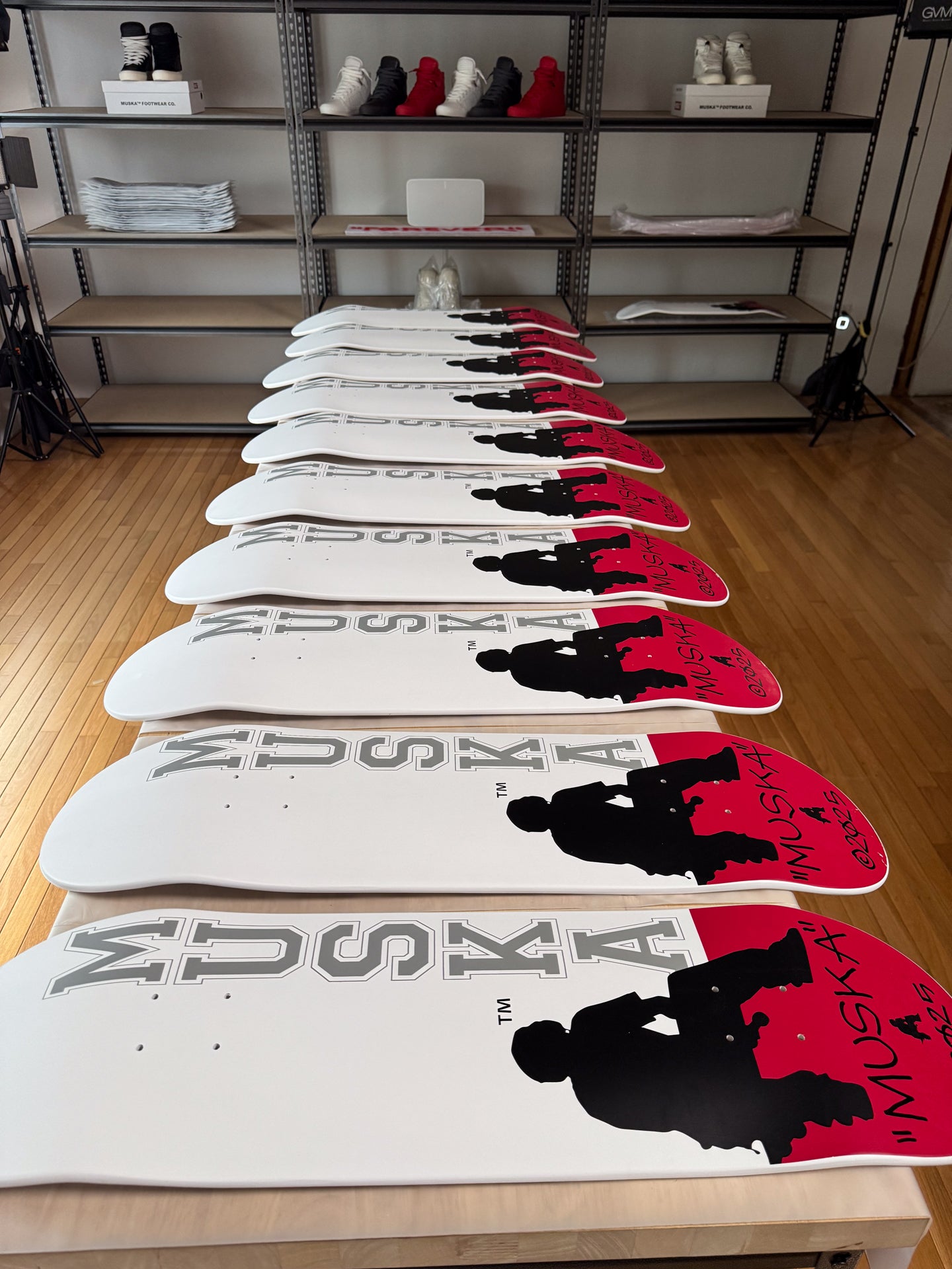 MUSKA™ - DAMAGED! SECONDS* CLASSIC - OG [RED TAIL] - 8.5" - SIGNED