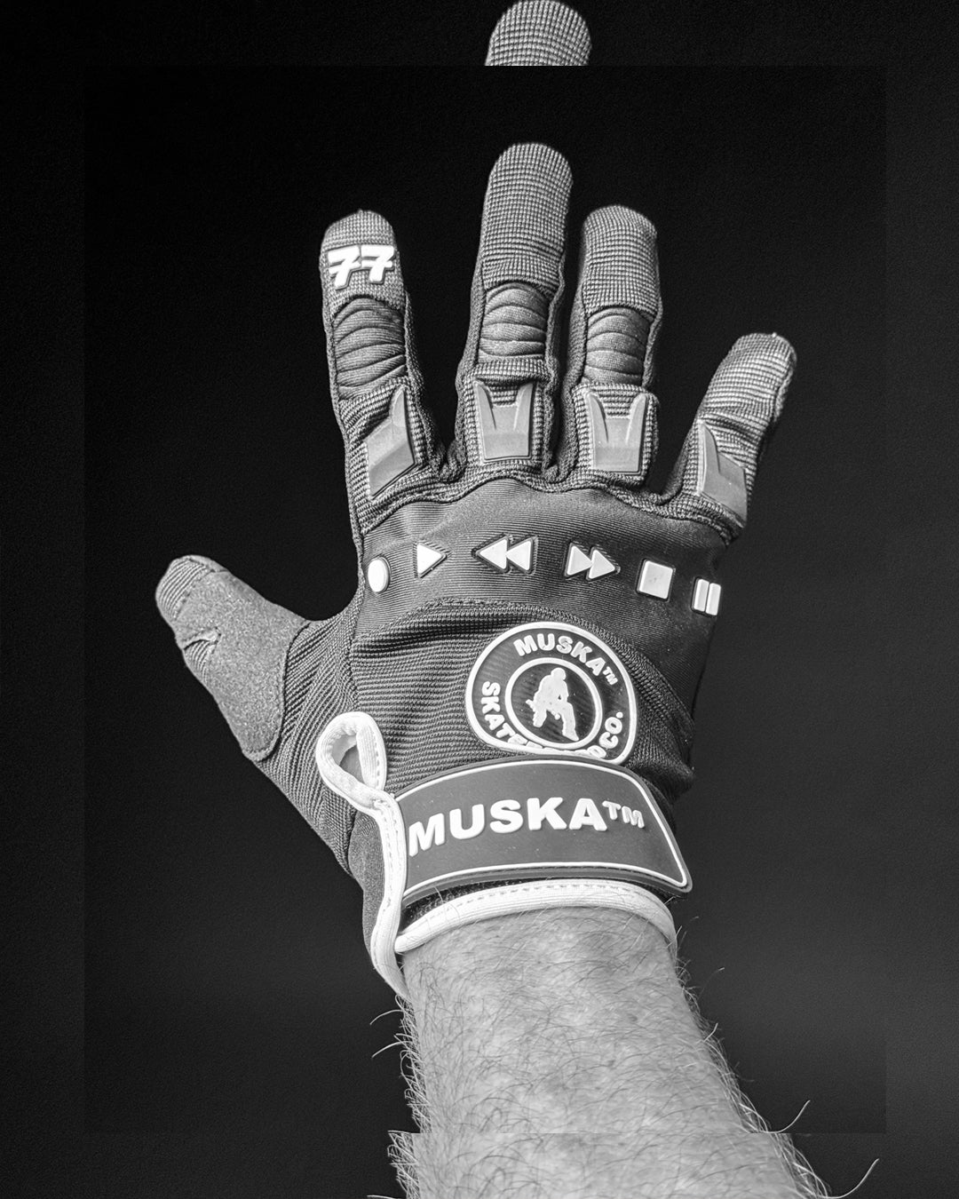 "SKATE GLOVES" - THE GLOVE - 001