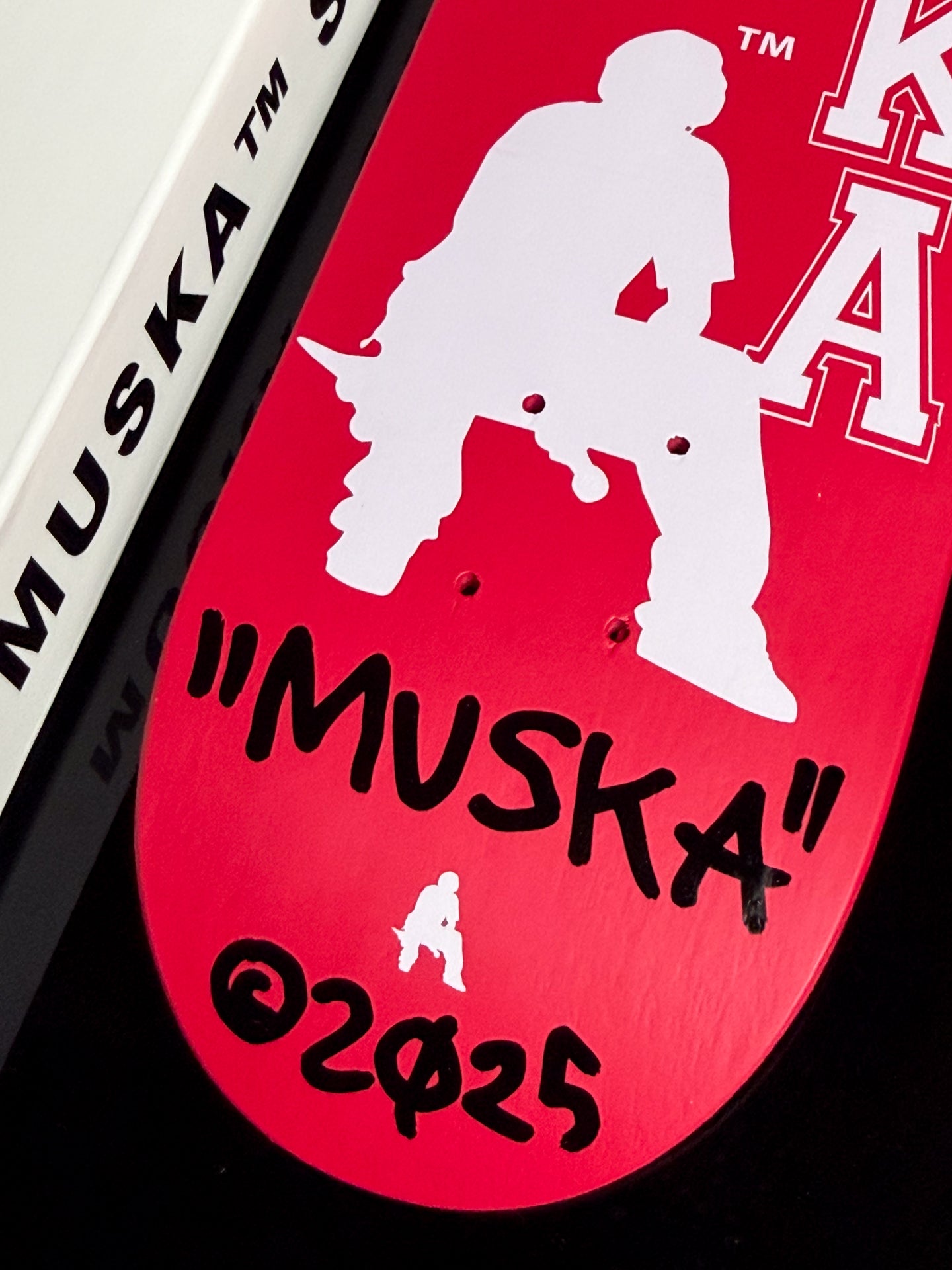 MUSKA™ [HANDBOARD] - ICON RED* SIGNED STASH